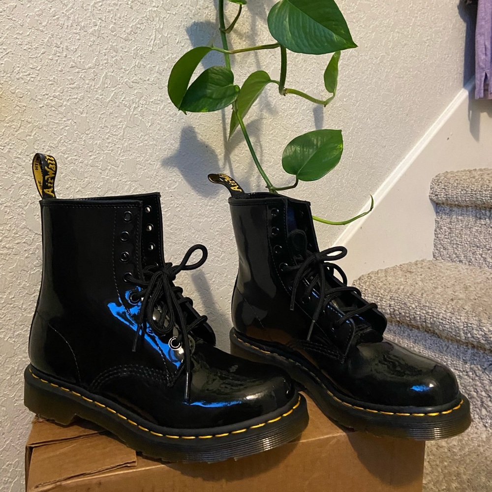 Glossy MONO 1460 Boot Size 7